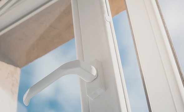 Instalao em portas e janelas de diferentes materiais